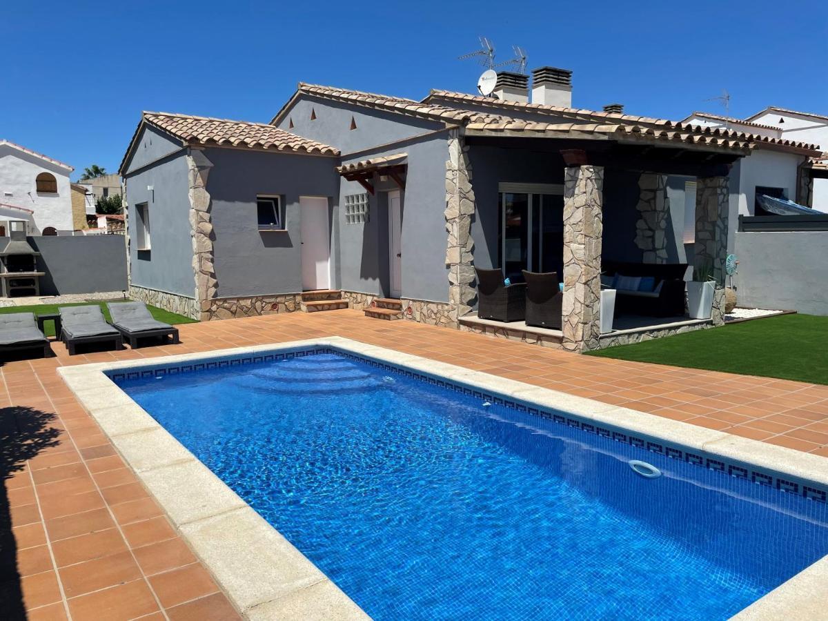 Casa En L Escala Con Piscina Y Wifi Free Villa L'Escala Exterior photo